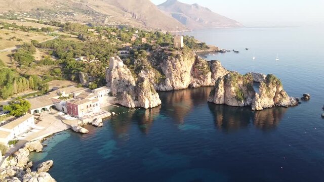 Veduta aerea dell'antica Tonnara di Scopello, con le sue torri e i suoi faraglioni.