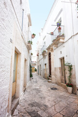 Fototapeta na wymiar Alley in the center of Locorotondo in Puglia (Italy)