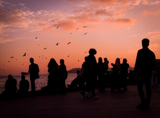 Fototapeta premium people at sunset