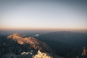 Obraz premium Alba vista dal Corno Grande a 2912 metri, sul Gran Sasso d'Italia