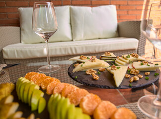 Gourmet meeting with friends to enjoy good food accompanied by a good Spanish wine