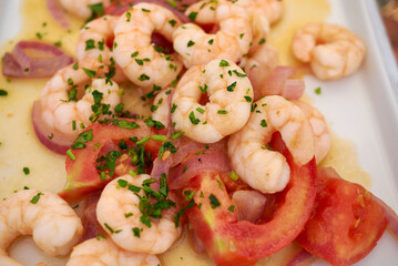 Shrimp salad with tomato and parsley