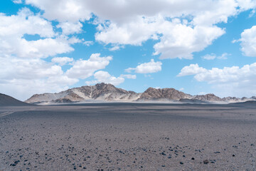 Fototapeta na wymiar landscape that clouds over the mountain in desert
