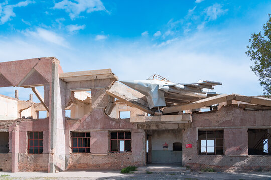 Old Abandoned House And A Crush Air Plane