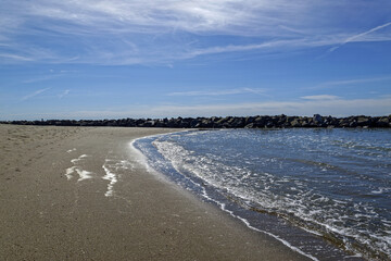 Matin lumineux d'automne le long des côtes italiennes
