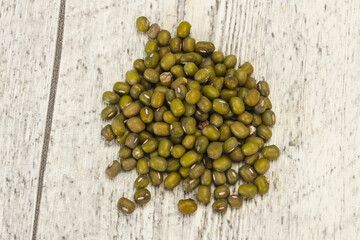 Dry raw beans mung for cooking