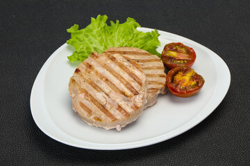 Grilled tuna steak with kumato