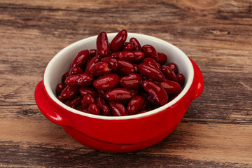 Red baked kidney in the bowl