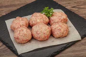 Raw turkey meatball for cooking