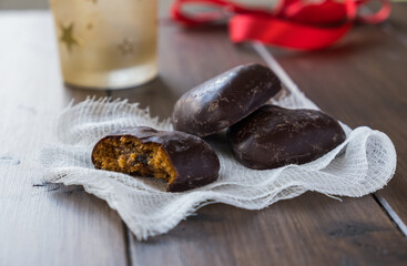 Gingerbread hearts covered with chocolate and filled with jam, close up