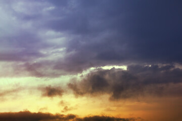 Fototapeta na wymiar grey cloudy sky