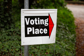 Sign to the voting place