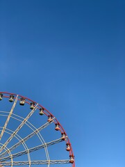 Fototapeta premium ferris wheel against sky