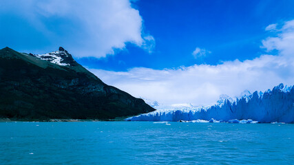 El glaciar y la montaña