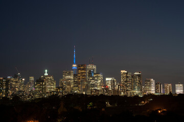 Obraz premium リバーデールパークから眺めるトロントの夜景