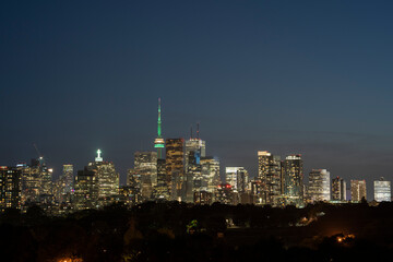 Fototapeta na wymiar リバーデールパークから眺めるトロントの夜景　カナダ　オンタリオ州