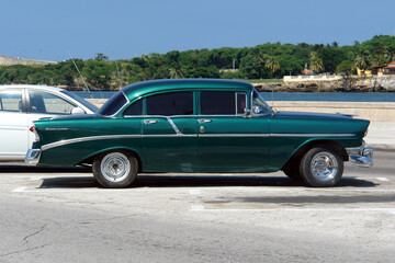 Obraz na płótnie Canvas american car IN HAVANA CUBA