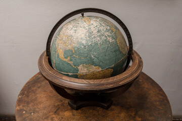 old America map globe