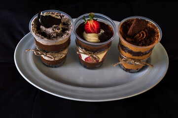 Three tipe of Desserts whit chocolate, strawberry and cookies