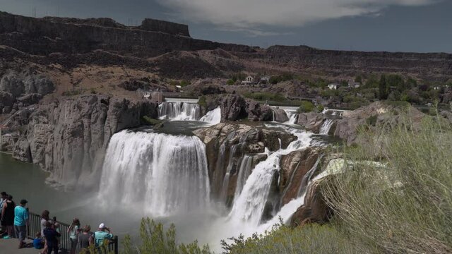 Tourists taking Pictures & Viewing Shoshone Falls in Idaho | 4K