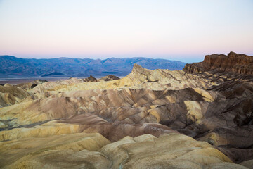 Obraz premium Beautiful landscape of the morning light at Zabriskie Point in Death Valley National Park (California).