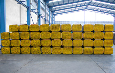 grupo de tubos industriales