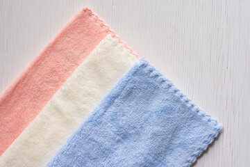 Colorful microfiber cloths, colored microfiber cloths for cleaning.