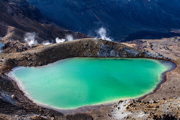 Obraz premium blue pool over mountain