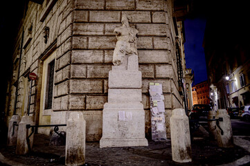 Statua di Pasquino - Roma via del Governo vecchio