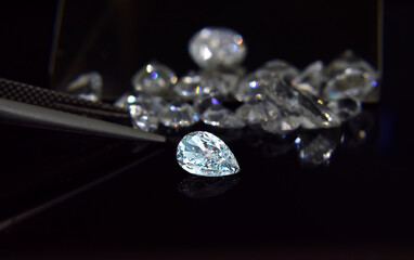 
Real diamonds that are selected, clear and clean
Beautiful and expensive
