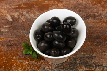 Black olives in the bowl