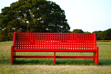 赤いベンチ
