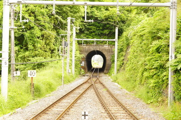 松島海岸駅から見る線路とトンネル