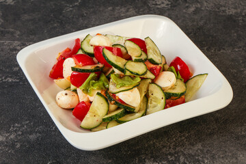 Salad with vegetables and mozzarlla