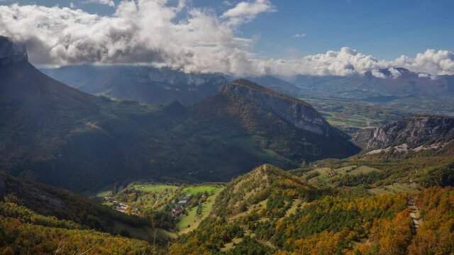 Timelaps autumn cloud