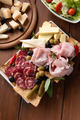 Vassoio di salumi e formaggi italiani 