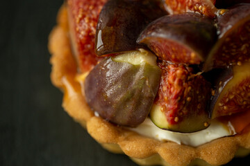 shortbread with fresh figs on a dark surface