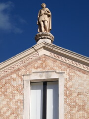 Obraz premium Typical, traditional roof statue on the houses in the Centro region in Portugal