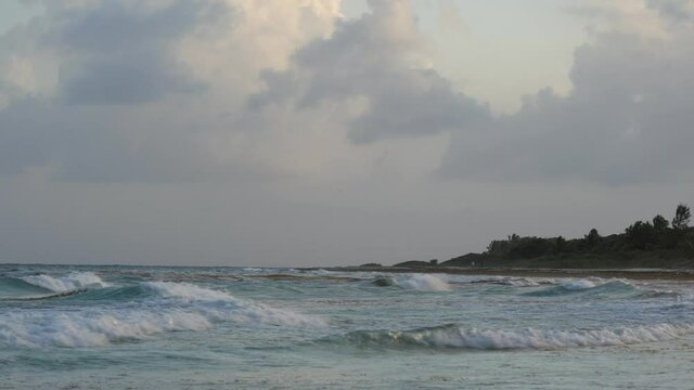 Windy beach at the evening. 4K. 25p