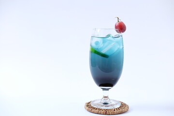 cocktail with ice and lime