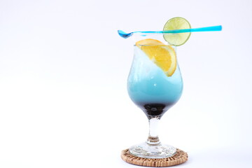 cocktail with ice and lime