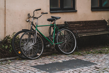 Fototapeta na wymiar bicycles by a bench 