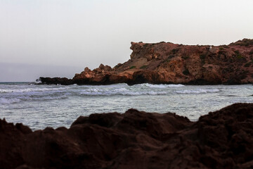 Obraz premium mar, costa, playa, oceáno, acuático, roca, olas, paisaje, roca, azul, naturaleza, olas, cielo, la costa, costa, arena, oleaje, california, horizonte, viajando, verano, pedregoso, vacaciones, vista del