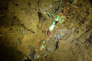 Dawna kopalnia rud niklu w Szklarach. Podziemna Trasa Edukacyjna po nieczynnej kopalni.  Podziemna Trasa posiada status Rezerwatu Geologicznego, o przeznaczeniu turystyczno - edukacyjnym. © Albin Marciniak