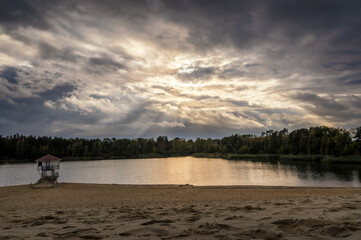Bernsteinsee in Niedersachsen bei Sonnenuntergang 
