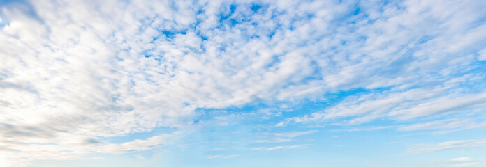 Obraz premium Beautiful sunset sky. Nature sky backgrounds. white clouds