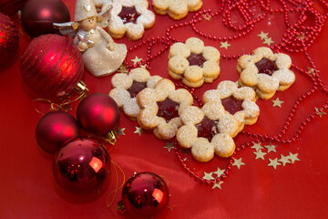 Obraz na płótnie Canvas Christmas cookies and decorations on a red background.