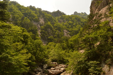 Fototapeta na wymiar Hiking and climbing in the stunning Seoraksan Mountain Range in South Korea, Asia