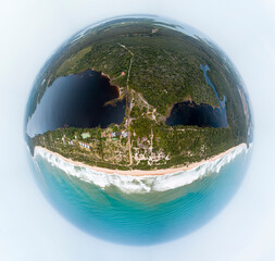 Pequeno Planeta do Porto Lagoa do Cassange na Península de Maraú, Bahia, Brasil