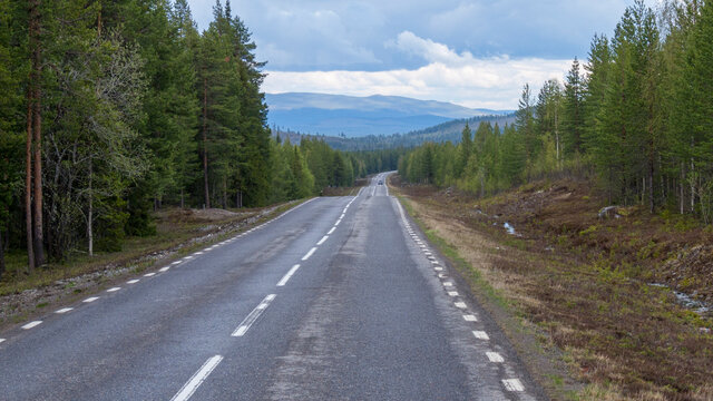 nicht enden wollende Strassen in Skandinavien